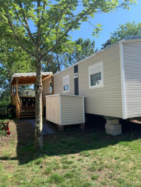 Envie d un break de paysages sauvages et de nature ce mobile home neuf tout confort climatise idealement situe au bord de l eau dans un camping 4 etoiles vous attend pour un week end quelques jours ou